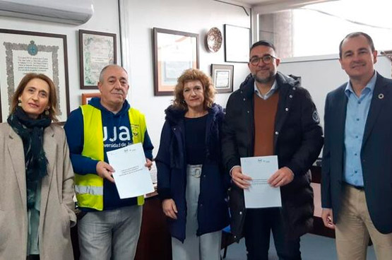 Imagen de la firma del convenio entre el Banco de Alimentos y Aguasvira.